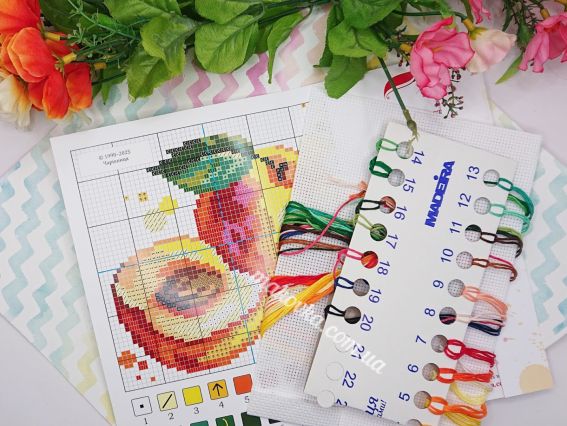 Склад набору для вишивання «Абрикоса» (N-1705): кольорово-символьна паперова схема, фірмовий органайзер із нитками муліне теплих відтінків та біла канва.