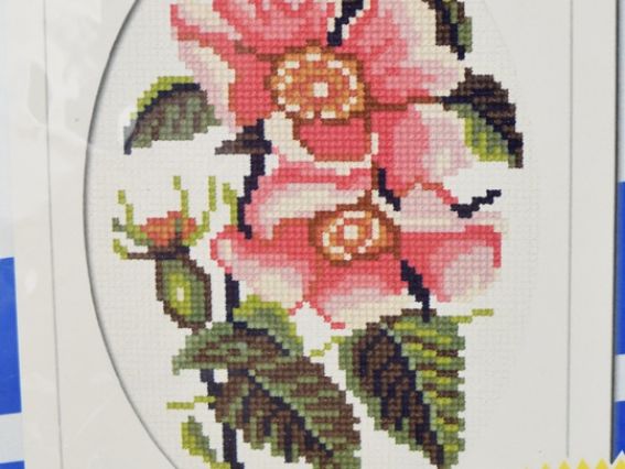 Открытка с канвой для вышивания Шиповник Т-30 Чаривныця Открытка с канвой для вышивания Шиповник Т-30 Чаривныця