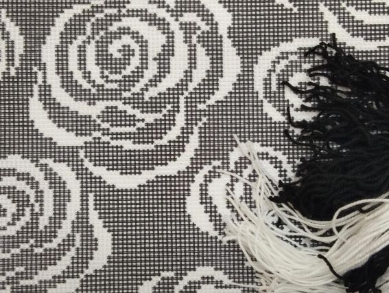 Набір для вишивання Подушка напівхрестиком V-117 Троянди вночі, Чарівниця, 