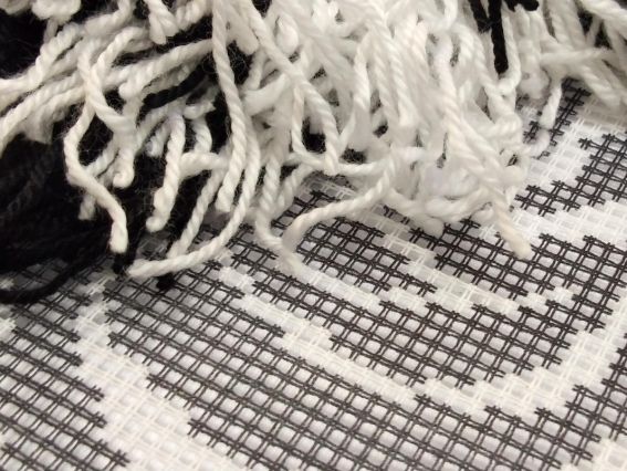 Набір для вишивання Подушка напівхрестиком V-117 Троянди вночі, Чарівниця, 