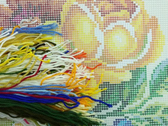 Набір для вишивання Подушка напівхрестиком V-139 Улюблені троянди, Чарівниця, 