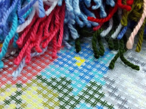 Голуби, V-17, ТМ Чарівниця Набір для вишивання подушки напів-хрестиком 