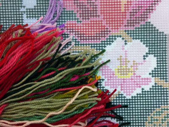 Набір для вишивання Подушка напівхрестиком V-170 Нічні квіти, Чарівниця, 