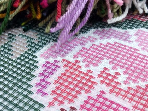 Набір для вишивання Подушка напівхрестиком V-170 Нічні квіти, Чарівниця, 