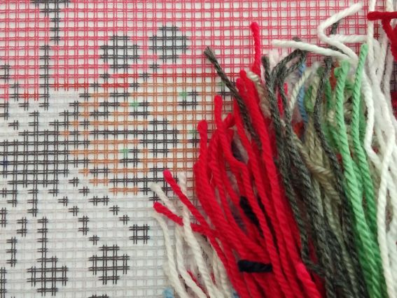 Набір для вишивання подушки напів-хрестиком Квітковий настрій, V-171, ТМ Чарівниця