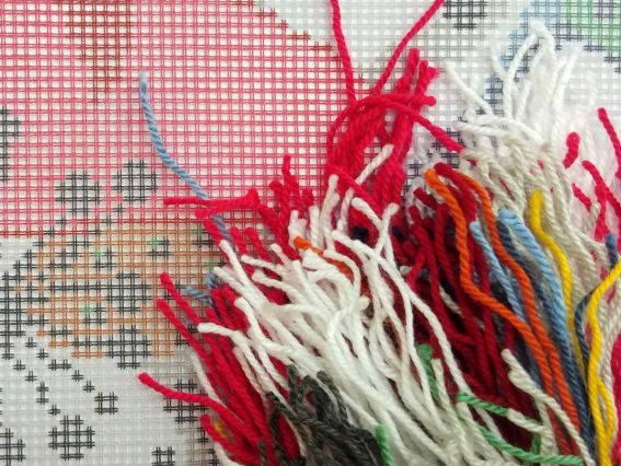 Набір для вишивання подушки напів-хрестиком Квітковий настрій, V-171, ТМ Чарівниця