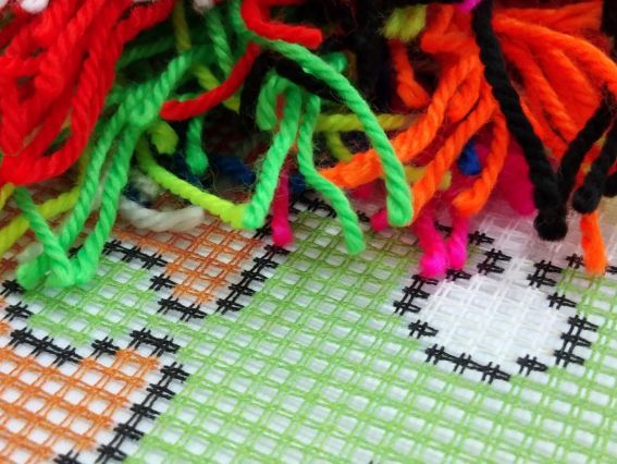 Набір для вишивання Подушка напівхрестиком V-217 Мозаїка, Чарівниця, 