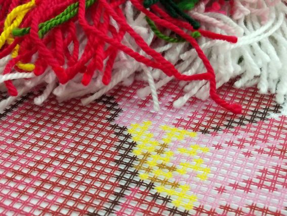 Набір для вишивання Подушка напівхрестиком V-221 Мальви, Чарівниця