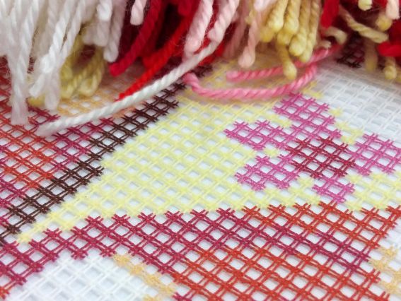 Набір для вишивання Подушка напівхрестиком V-223 Love, Чарівниця