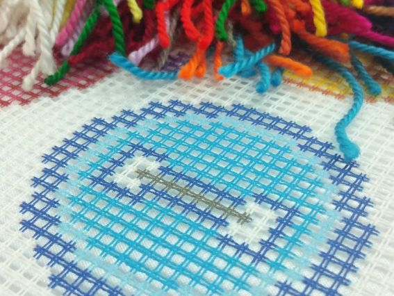 Набір для вишивання Подушка напів-хрестиком 40х40см V-259 Ґудзики Чарівниця