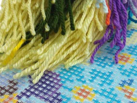 Набір для вишивання Подушка напів-хрестиком V-274 Букет фіалок, Чарівниця