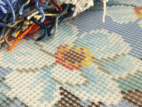 Набір для вишивання Подушка напівхрестиком 40х40см V-281 Яблуневий цвіт , Чарівниця