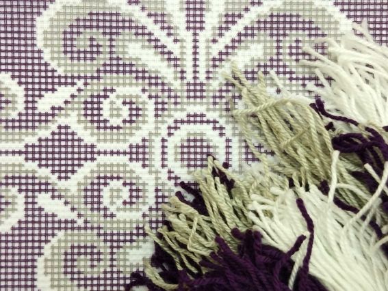 Набір для вишивання Подушка напівхрестиком V-286 Дамаск, Чарівниця