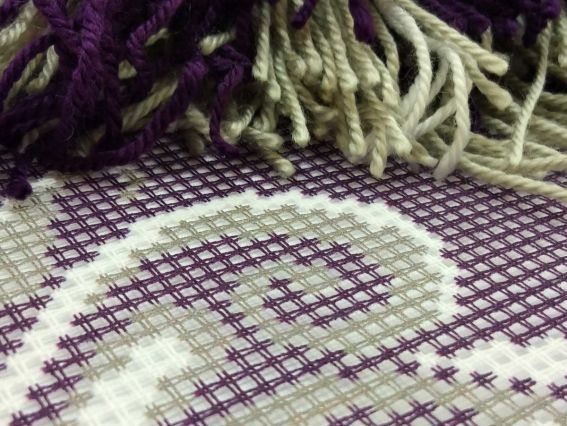 Набір для вишивання Подушка напівхрестиком V-286 Дамаск, Чарівниця