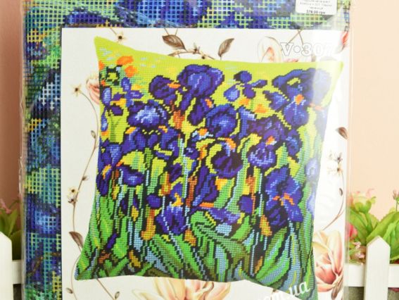 Набір для вишивання Подушка напівхрестиком 40х40см V-307 Півники Чарівниця