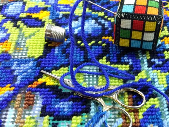 Набор для вышивания подушки полу-крестиком V-307 Ирисы, Чарівниця 