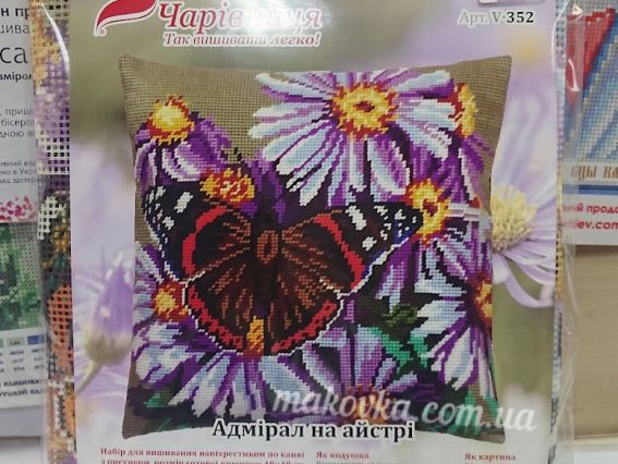 Набір для вишивання Подушка напівхрестиком 40х40см V-352 Адмірал на айстрі, Чарівниця