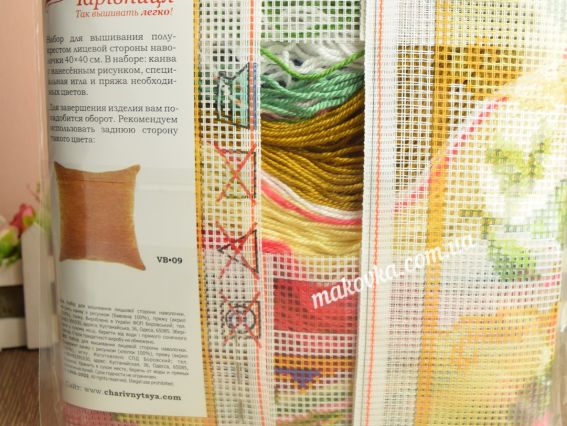 Набір для вишивання Подушка напів-хрестиком 40х40см V-43 Троянди Чарівниця