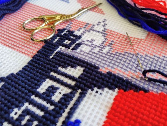 Набір для вишивання Подушка напівхрестиком 40х40см V-434 Велика Британія, Чарівниця