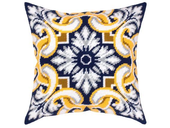 Подушка напівхрестиком Тіара, V-470, ТМ Чарівниця Подушка напівхрестиком Тіара, V-470, ТМ Чарівниця