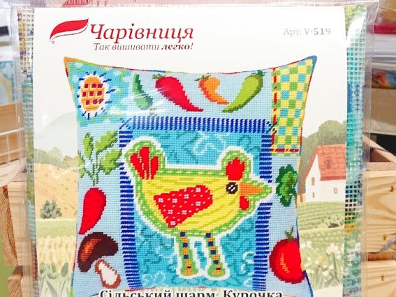 Сільский шарм Курочка V-519, ТМ Чарівниця Набір для вишивання декоративної подушки напівхрестом 