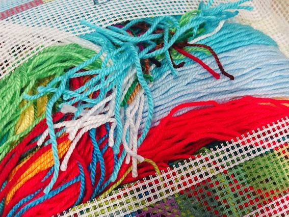 Сільский шарм Курочка V-519, ТМ Чарівниця Набір для вишивання декоративної подушки напівхрестом 