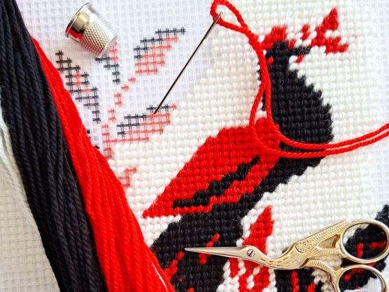 Набір для вишивання подушки напівхрестиком 40х40 см V535 Оберіг кохання - Чарівниця з традиційним українським орнаментом та птахами