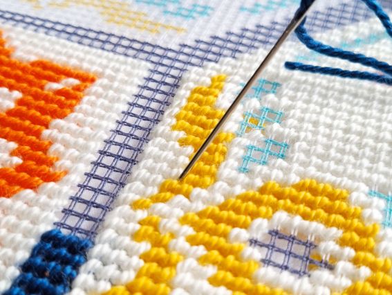 Набор для вышивания подушки полу-крестиком V-538 Прозрачность дня, Чарівниця 