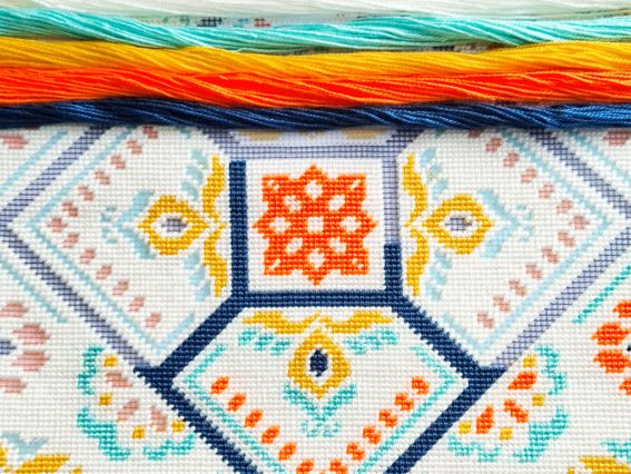 Набор для вышивания подушки полу-крестиком V-538 Прозрачность дня, Чарівниця 