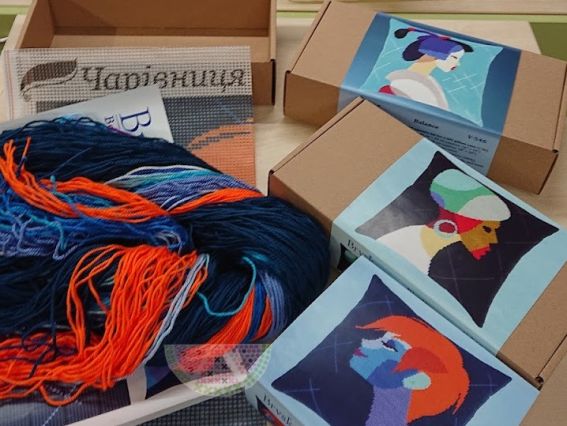 Набір для вишивання подушки 40х40 см V542 Гідність - Чарівниця у стилі Поп-арт 