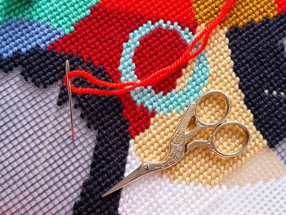 Набір для вишивання подушки 40х40 см V542 Гідність - Чарівниця у стилі Поп-арт 