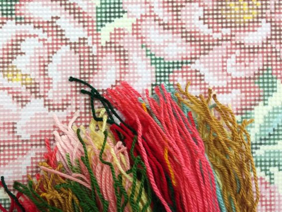 Пионы, V-77,  Чарівниця Набор для вышивания подушки полу-крестиком 