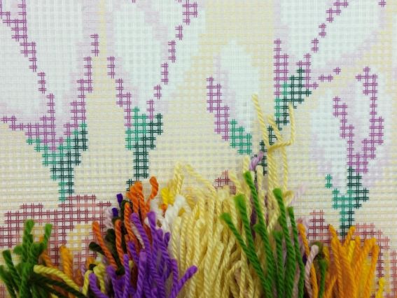 Набір для вишивання подушки напів-хрестиком Крокуси, V-80 ТМ Чарівниця