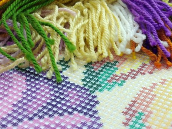 Набір для вишивання подушки напів-хрестиком Крокуси, V-80 ТМ Чарівниця