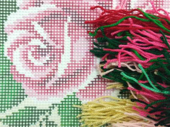 Рожеві троянди, V-82, Чарівниця набір для вишивання подушка напів-хрестиком 