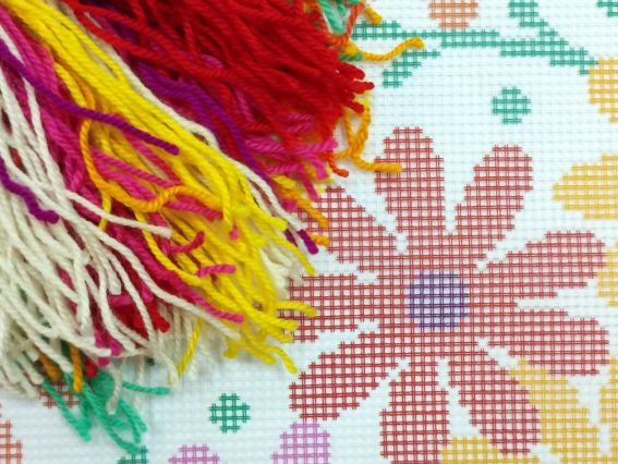 Набір для вишивання Подушка напівхрестиком  Космея, V-84, Чарівниця