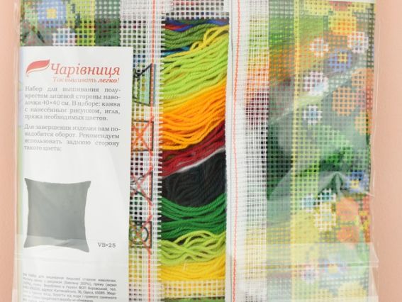 Набор для вышивания подушки полу-крестиком Цветы на поляне, V-130 ТМ Чаривныця 