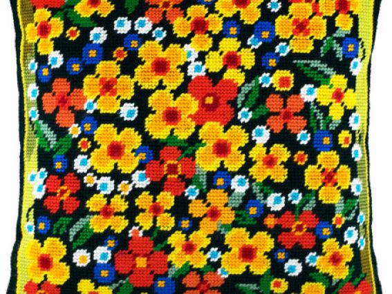 Набор для вышивания подушки полу-крестиком Цветы на поляне, V-130 ТМ Чаривныця 