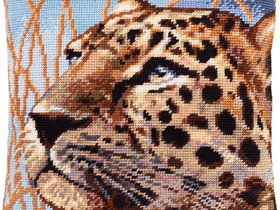 Набір для вишивання Подушка напівхрестиком V-161 Леопард, Чарівниця, 