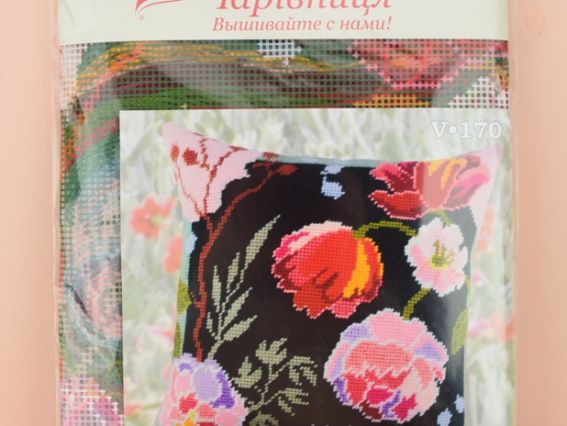 Набір для вишивання Подушка напівхрестиком V-170 Нічні квіти, Чарівниця, 