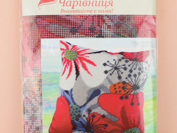 Набір для вишивання подушки напів-хрестиком Квітковий настрій, V-171, ТМ Чарівниця
