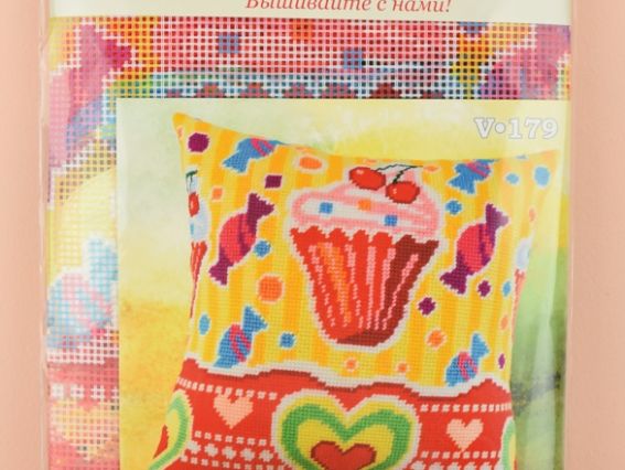 Набір для вишивання подушки напівхрестиком 40х40 см V-179 Dolce Vita - солодке життя - Чарівниця