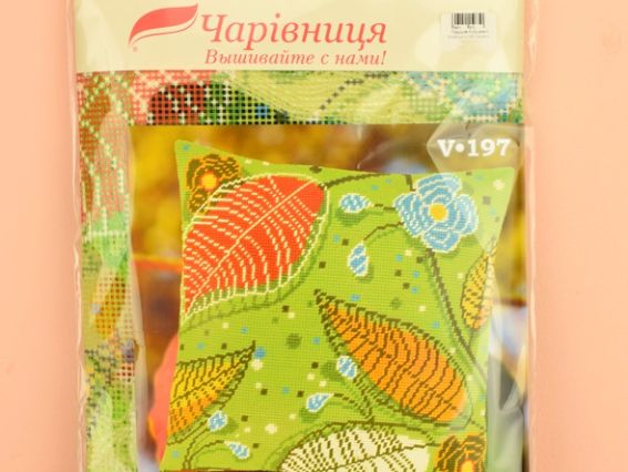 Набір для вишивання Подушка напівхрестиком V-197 Зелень, Чарівниця,