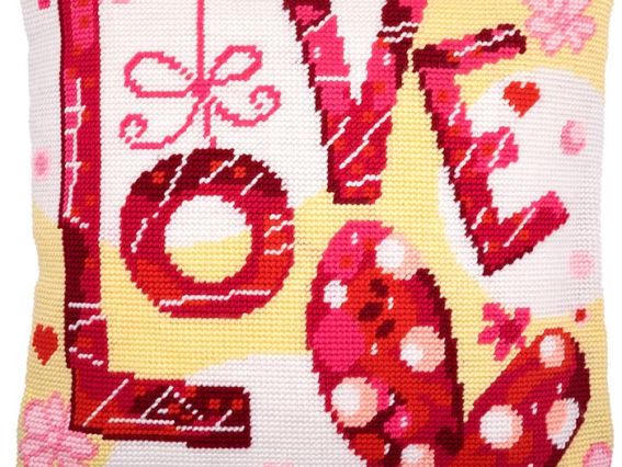 Набір для вишивання Подушка напівхрестиком V-223 Love, Чарівниця