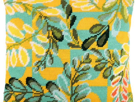 Набор для вышивания подушки полу-крестиком V-238 Акація, Чарівниця 