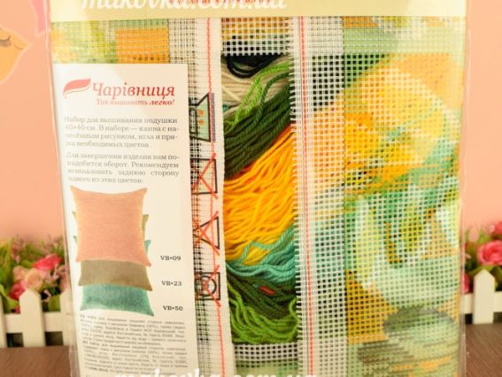 Набор для вышивания подушки полу-крестиком V-238 Акація, Чарівниця 