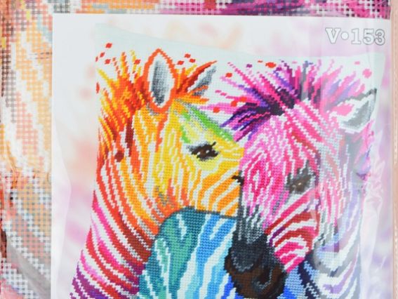 V-153 Зебри , Чаривныця, Набор для вышивания подушки полу-крестом 