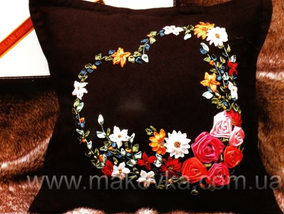 Вышивка подушки лентами Большая любовь, А-0011, Dome Вышивка подушки лентами Большая любовь, А-0011, Dome