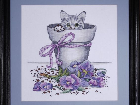 2545 Flowerpot Kitty (Котенок в горшке), набор для вышивания 2545 Flowerpot Kitty (Котенок в горшке), набор для вышивания