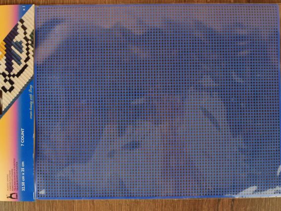 61007/05 Канва пластикова, СИНЯ, 25х32,5см , PONY